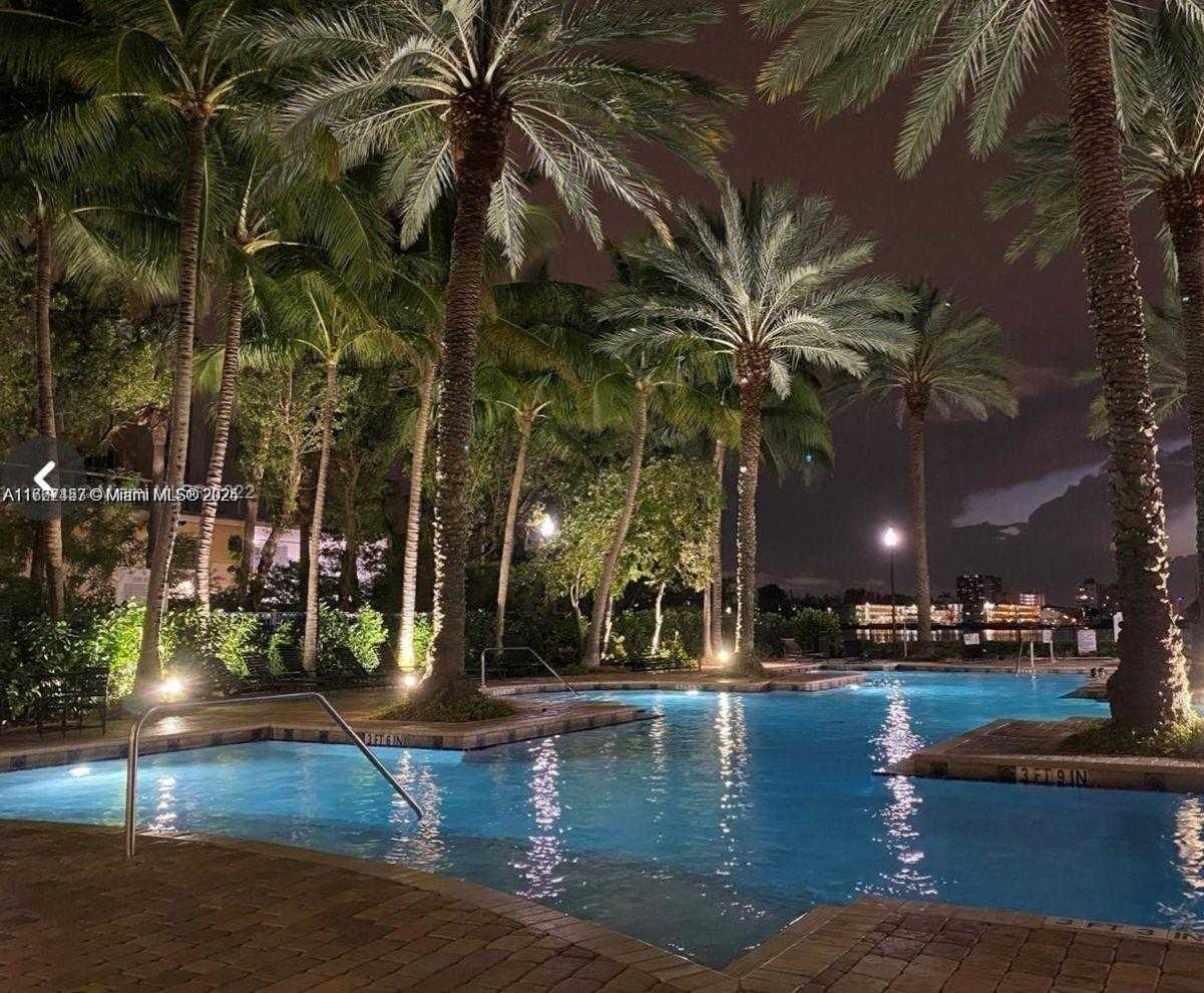 Small Image of 17145 NORTH BAY RD #4412, Sunny Isles Beach Number 2