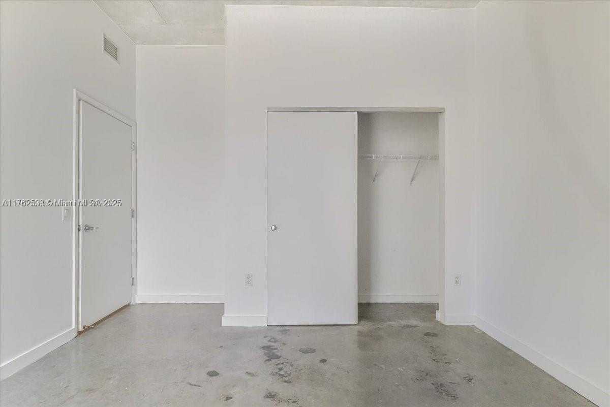 Small Image of 151 SOUTH EAST 1ST ST #1011, Miami Number 17