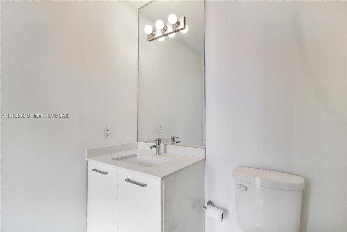 Small Image of 151 SOUTH EAST 1ST ST #1011, Miami Number 25