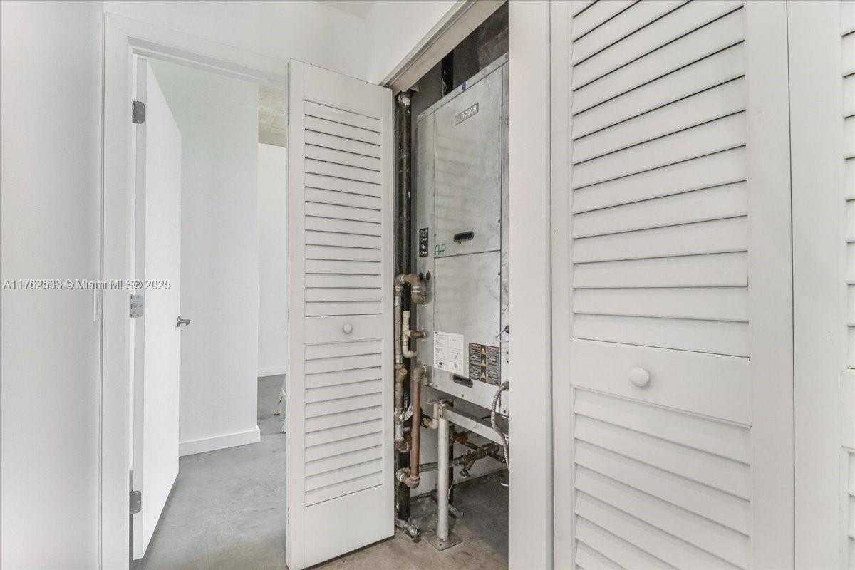 Small Image of 151 SOUTH EAST 1ST ST #1011, Miami Number 27