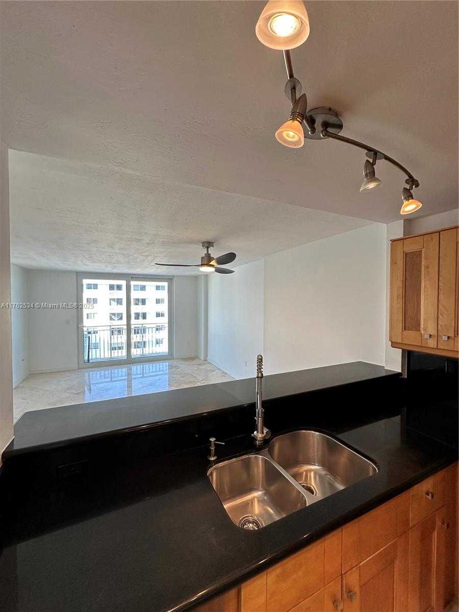 Small Image of 345 OCEAN DR #1022, Miami Beach Number 10