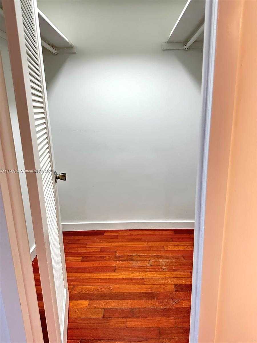 Small Image of 345 OCEAN DR #1022, Miami Beach Number 13