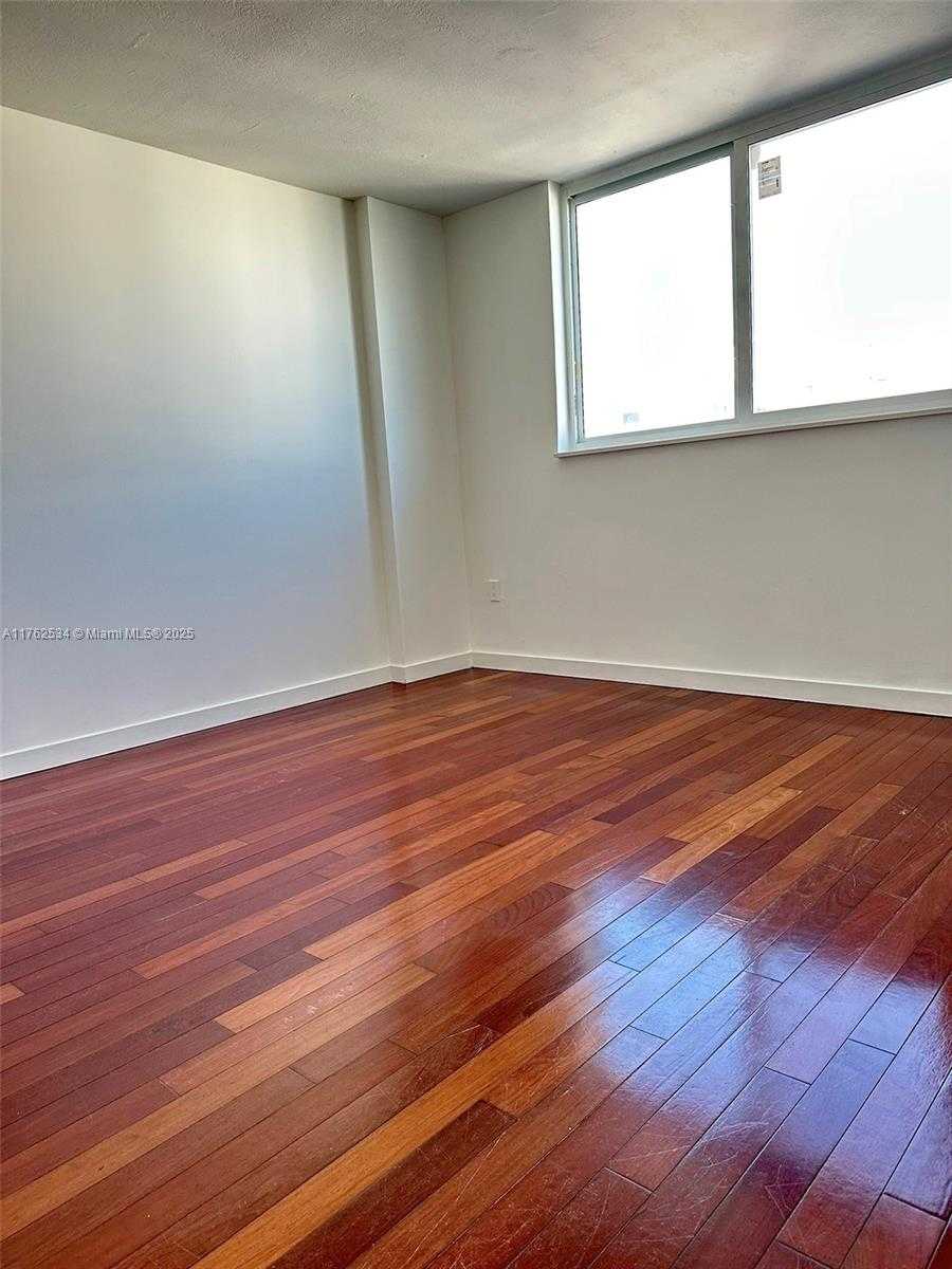 Small Image of 345 OCEAN DR #1022, Miami Beach Number 15