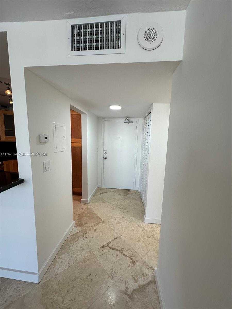 Small Image of 345 OCEAN DR #1022, Miami Beach Number 16