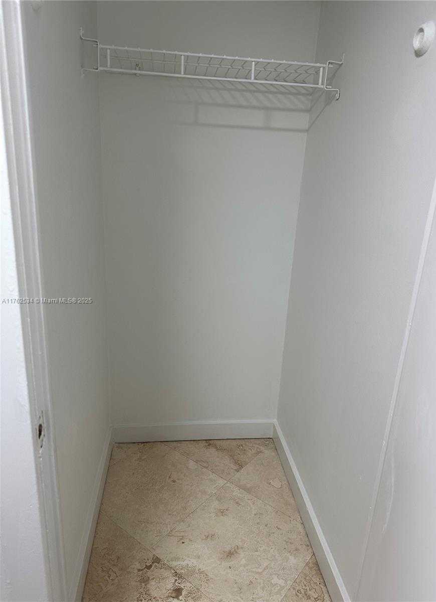 Small Image of 345 OCEAN DR #1022, Miami Beach Number 17