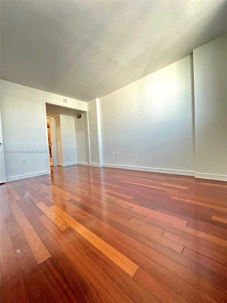 Small Image of 345 OCEAN DR #1022, Miami Beach Number 5