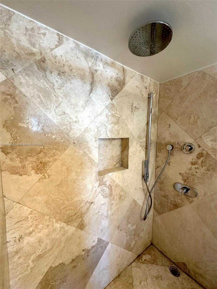 Small Image of 345 OCEAN DR #1022, Miami Beach Number 8