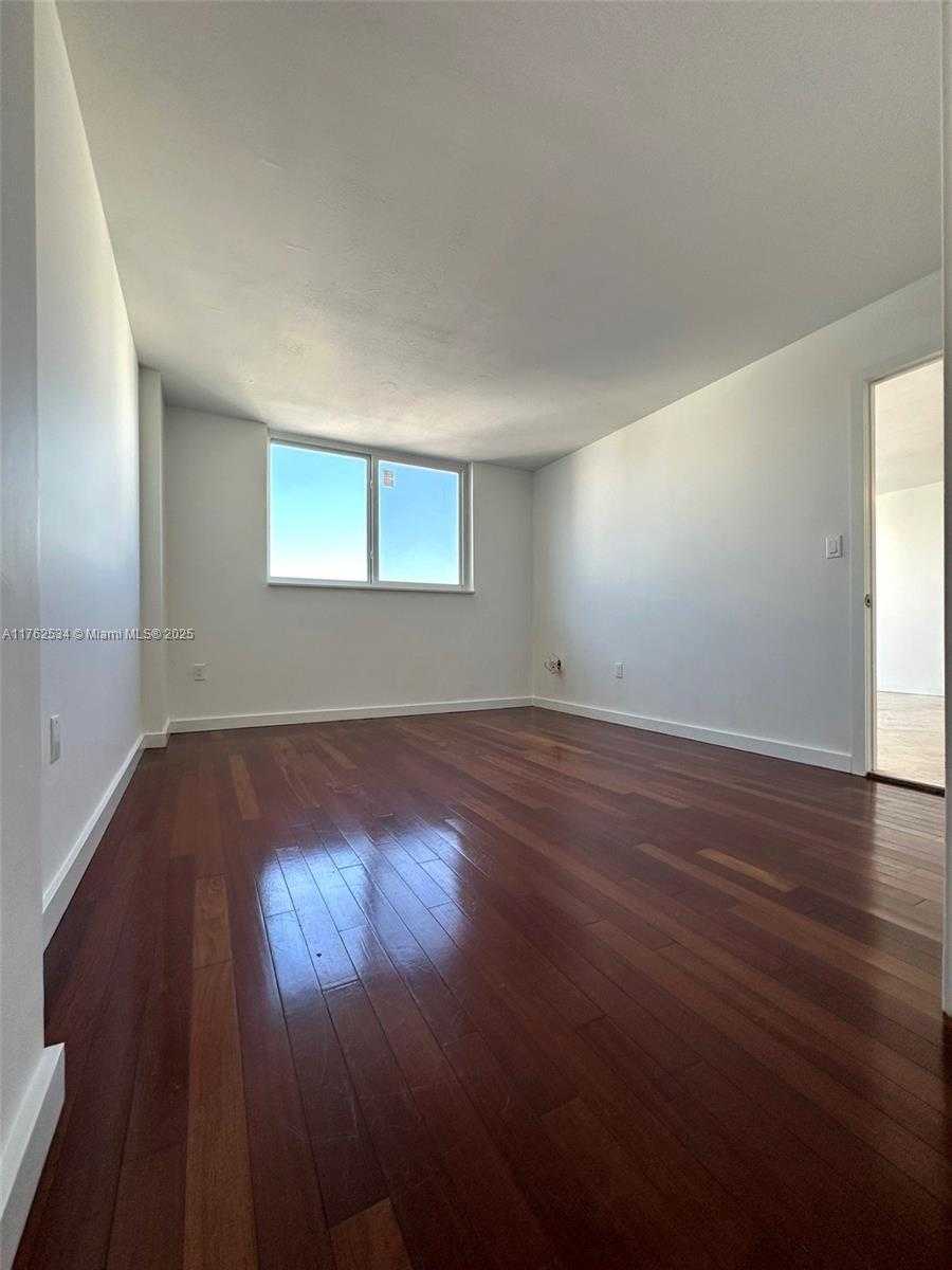 Small Image of 345 OCEAN DR #1022, Miami Beach Number 9