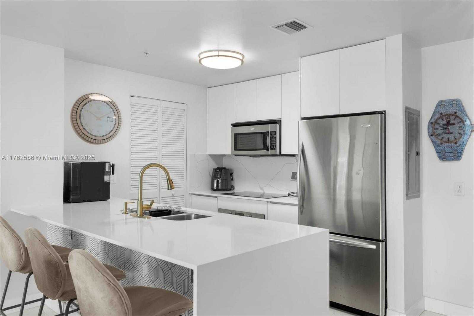Small Image of 300 SOUTH BISCAYNE BLVD #T-2806, Miami Number 3