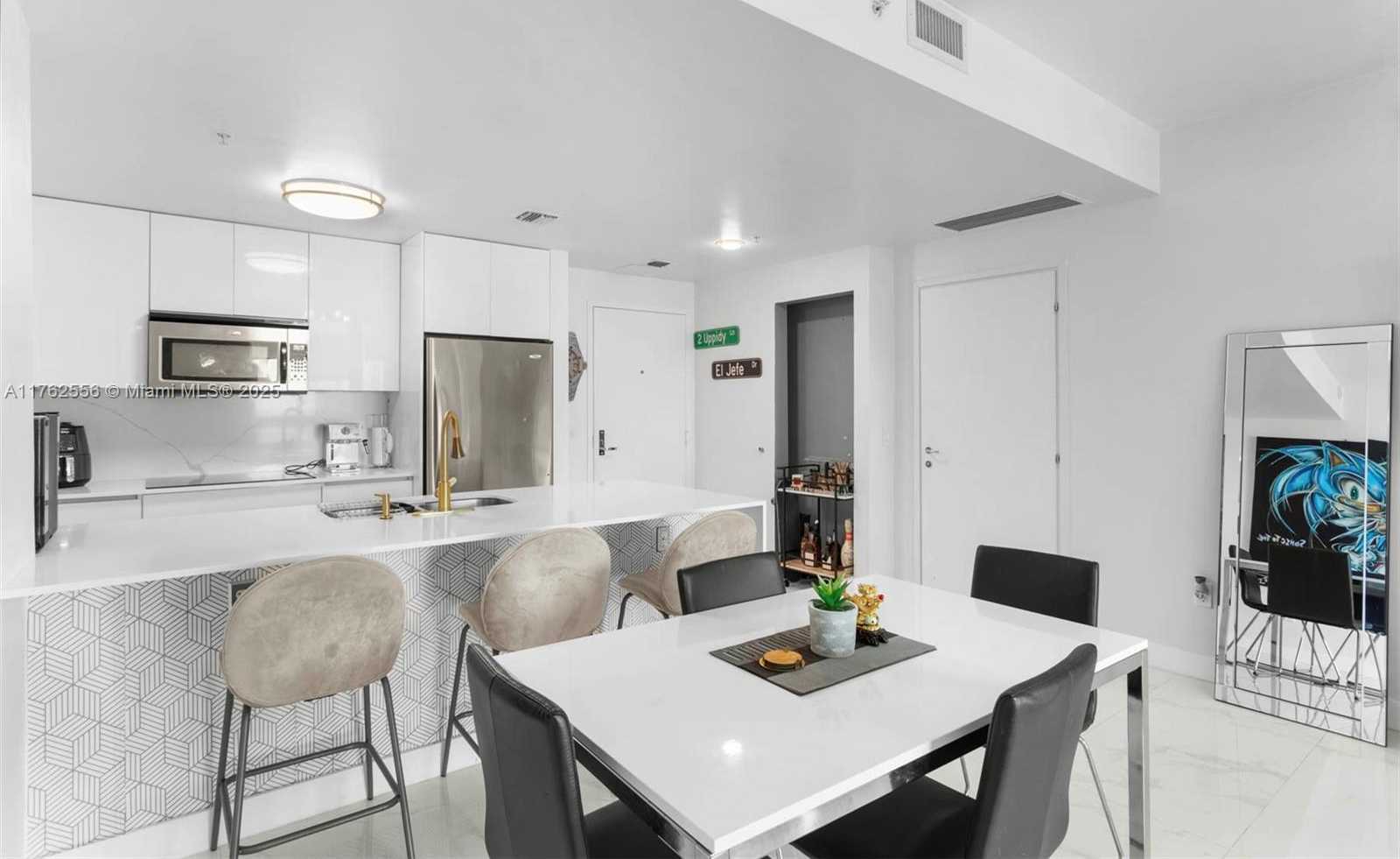 Small Image of 300 SOUTH BISCAYNE BLVD #T-2806, Miami Number 5