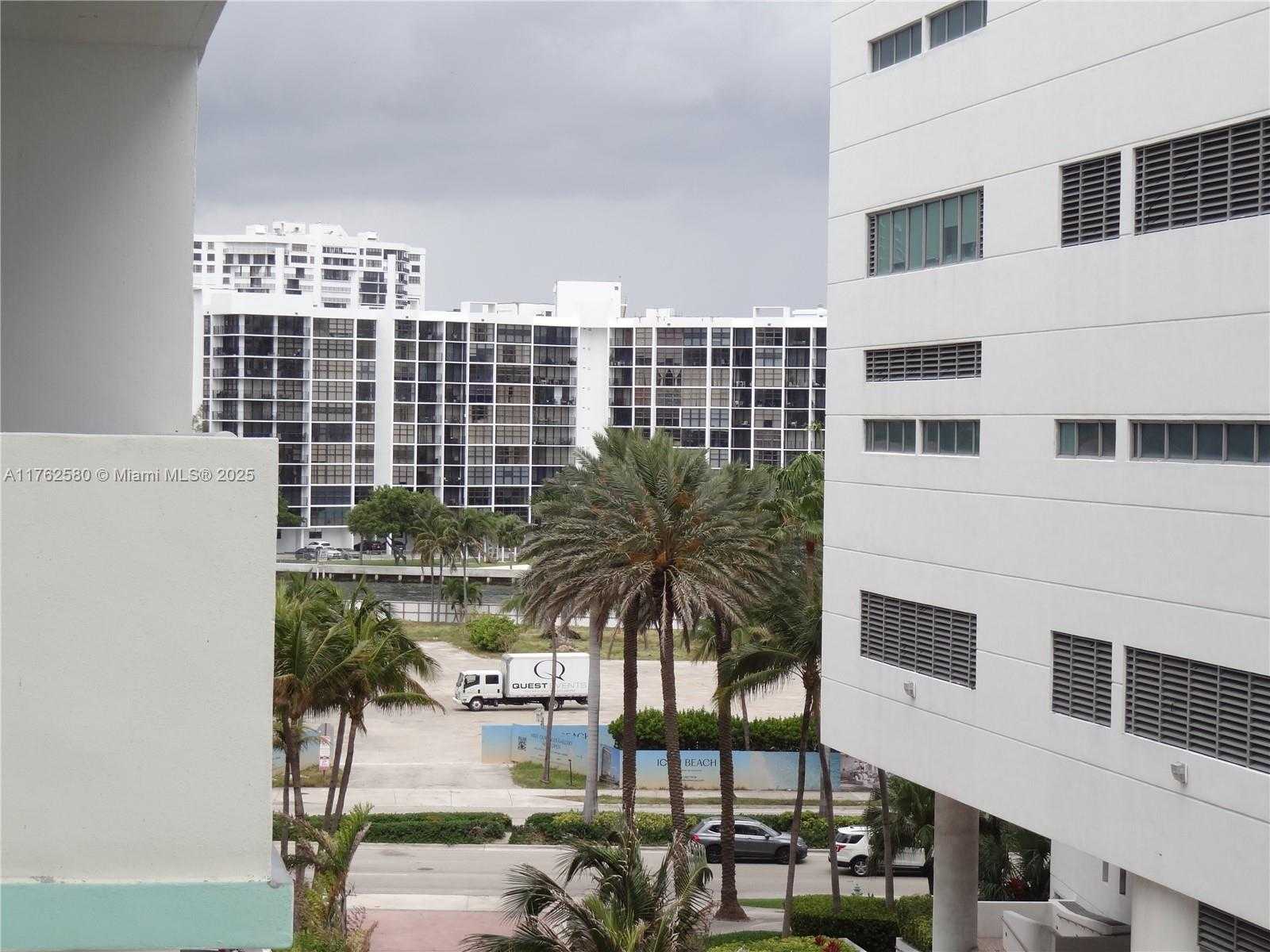 Small Image of 3725 SOUTH OCEAN DR #607, Hollywood Number 2
