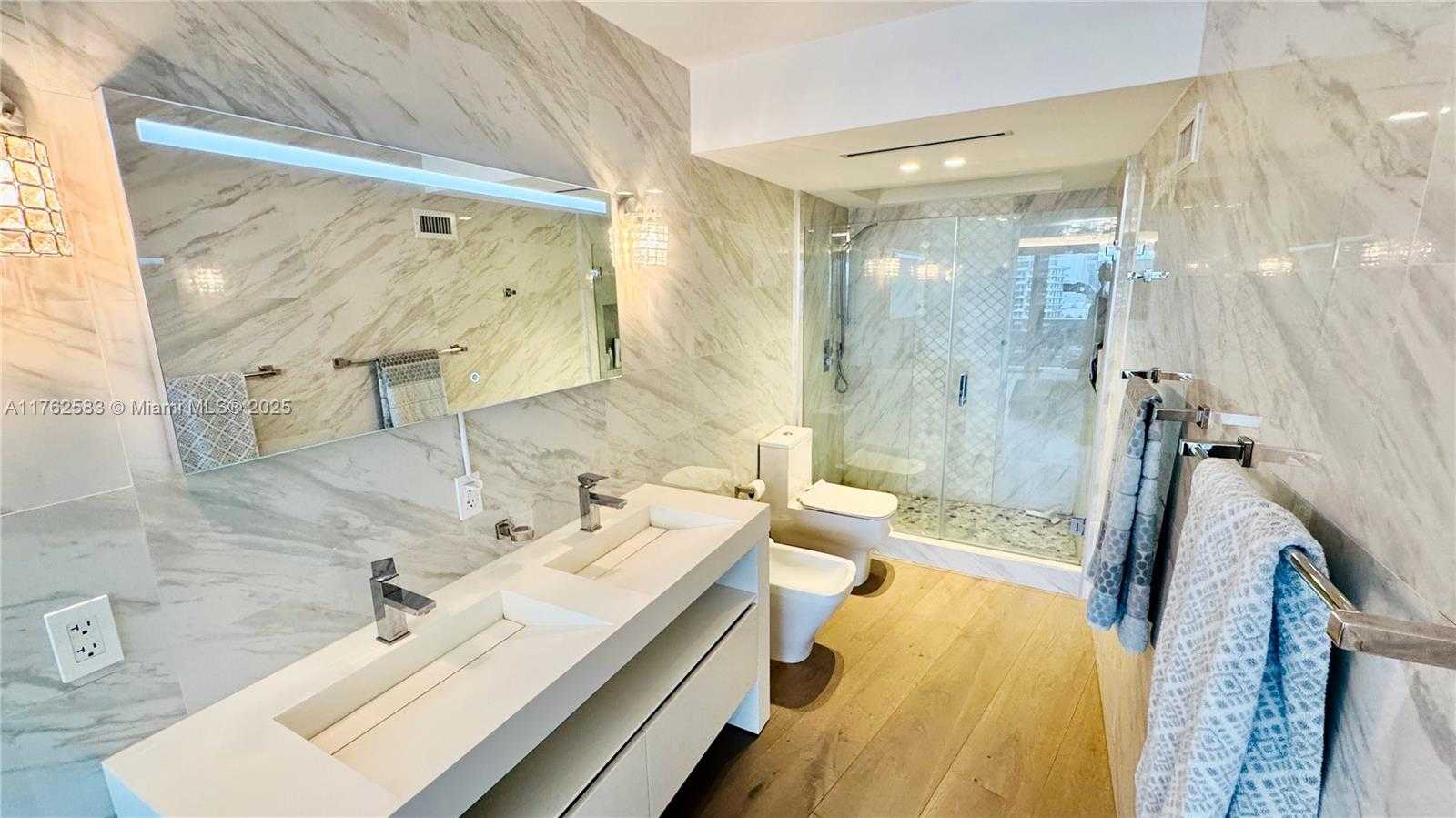 Small Image of 900 BAY DR #914, Miami Beach Number 2