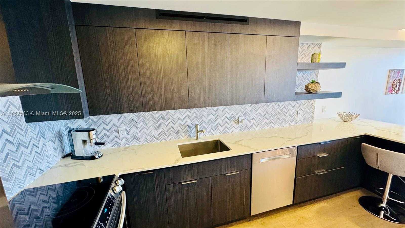 Small Image of 900 BAY DR #914, Miami Beach Number 30