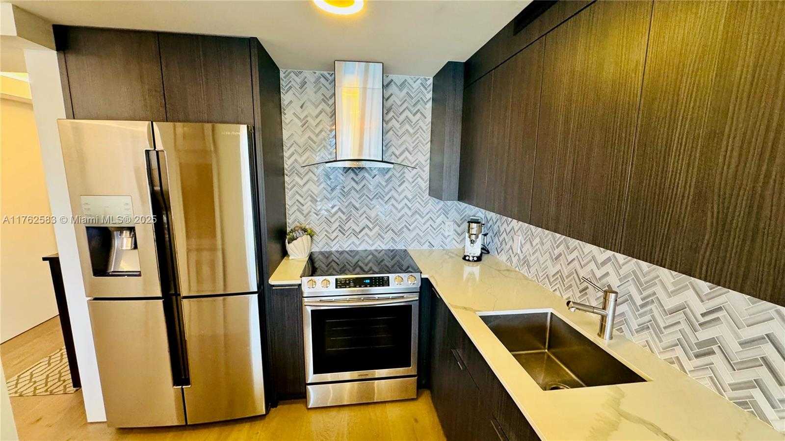 Small Image of 900 BAY DR #914, Miami Beach Number 31