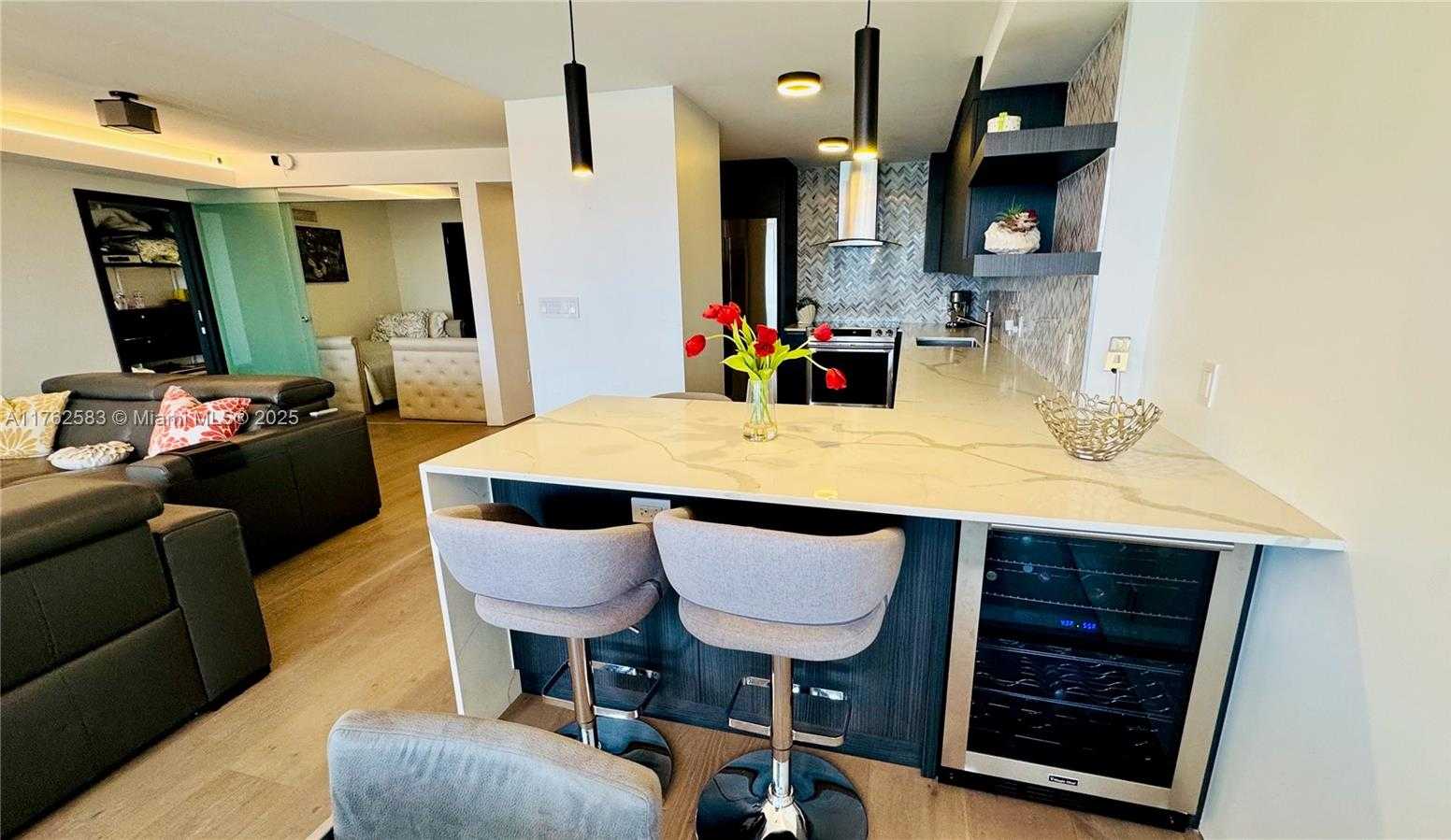 Small Image of 900 BAY DR #914, Miami Beach Number 4
