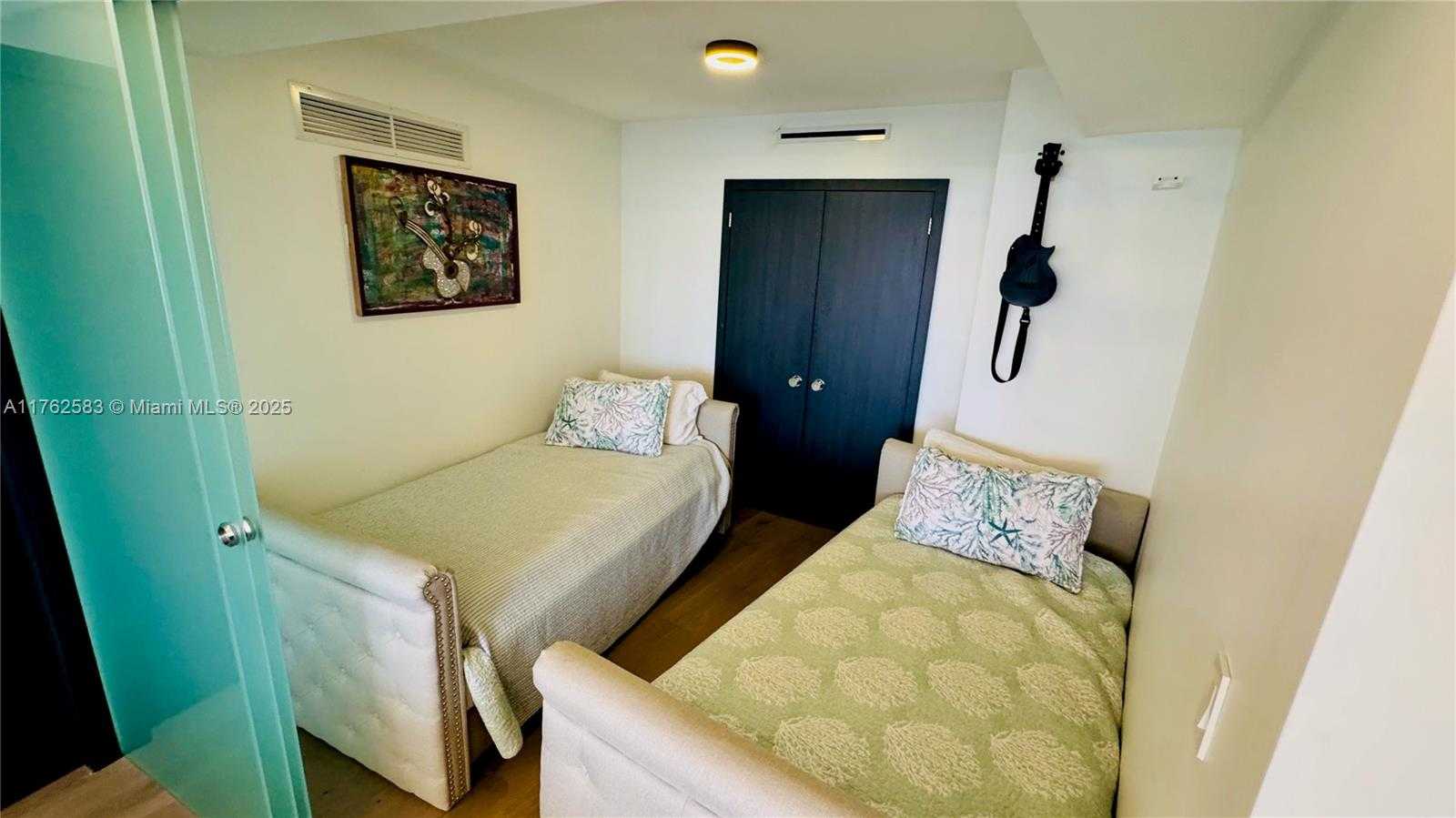 Small Image of 900 BAY DR #914, Miami Beach Number 8