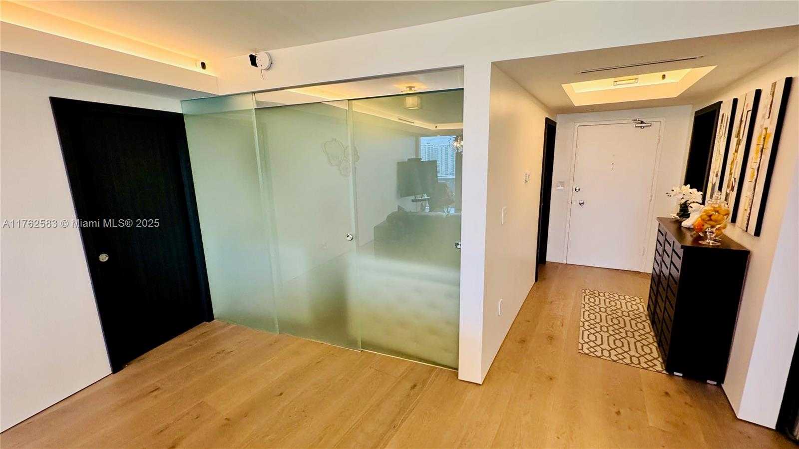 Small Image of 900 BAY DR #914, Miami Beach Number 9
