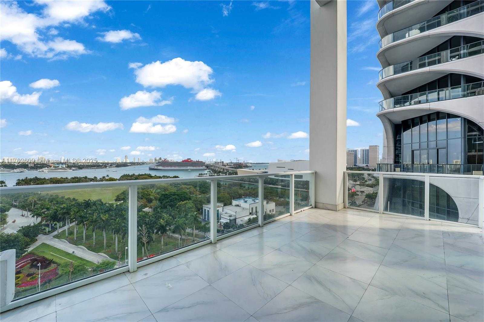 Small Image of 1040 BISCAYNE BLVD #1001, Miami Number 12