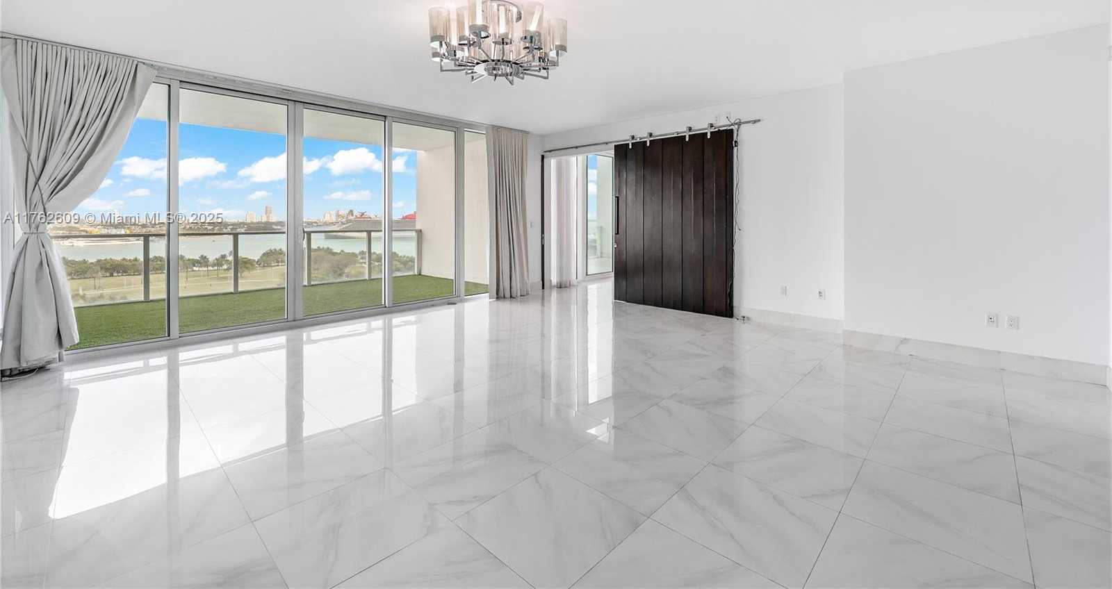 Small Image of 1040 BISCAYNE BLVD #1001, Miami Number 14