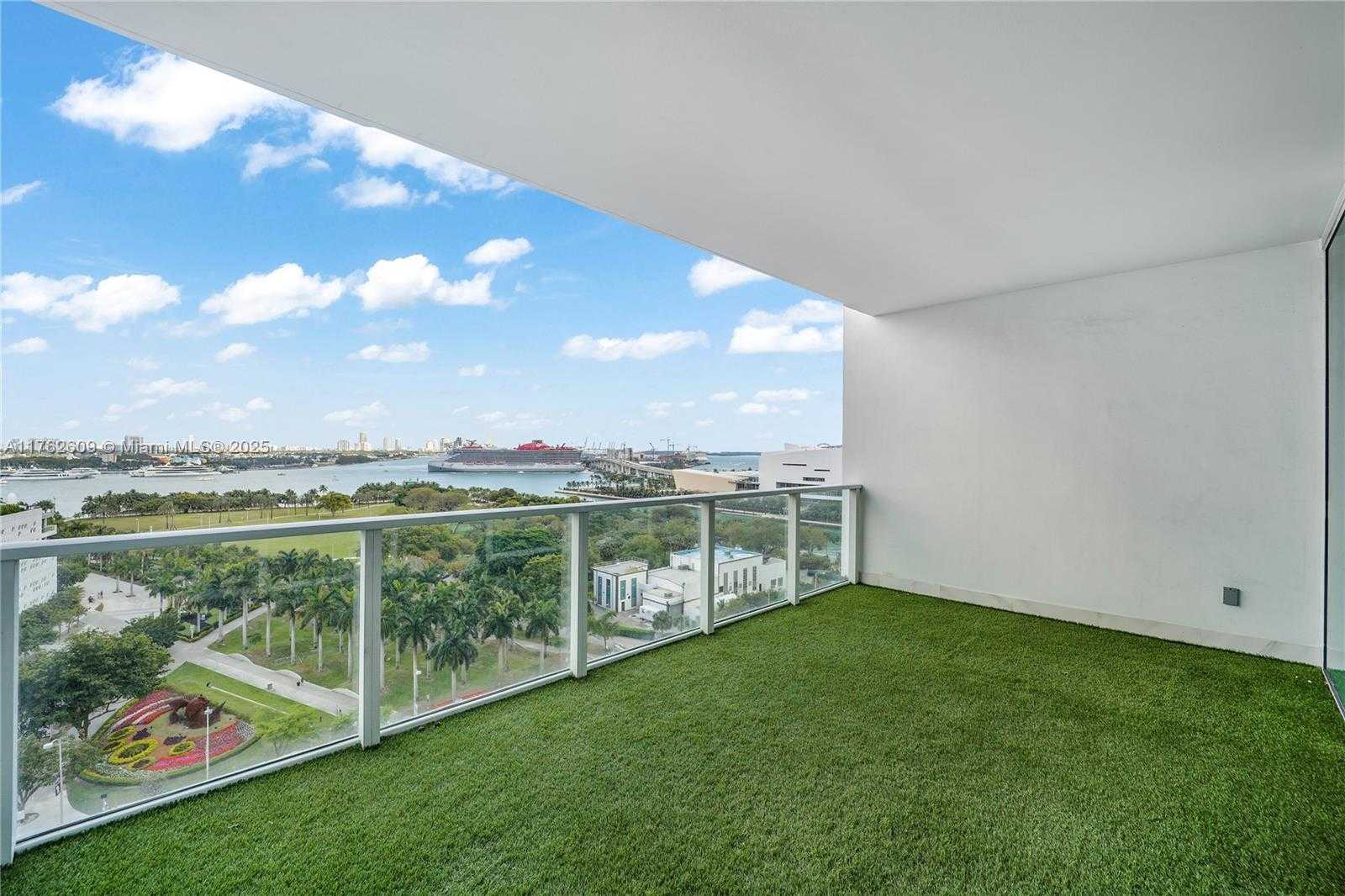 Small Image of 1040 BISCAYNE BLVD #1001, Miami Number 17