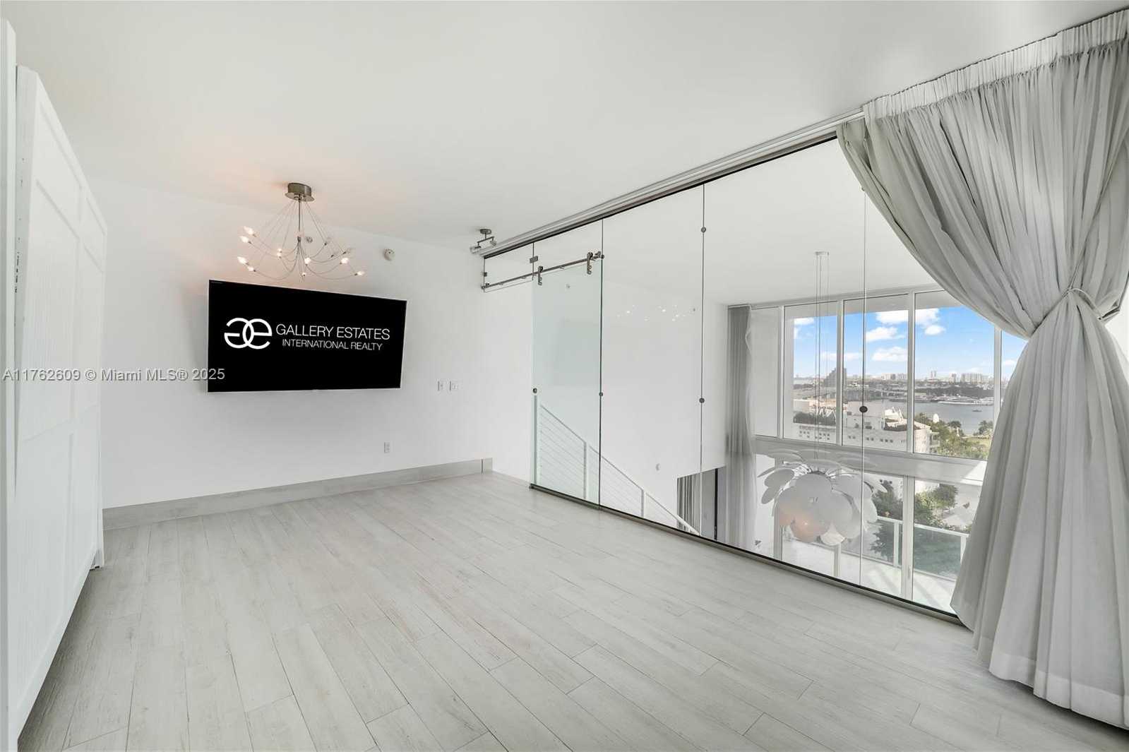 Small Image of 1040 BISCAYNE BLVD #1001, Miami Number 19