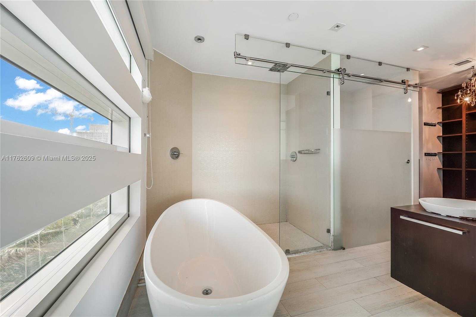 Small Image of 1040 BISCAYNE BLVD #1001, Miami Number 21