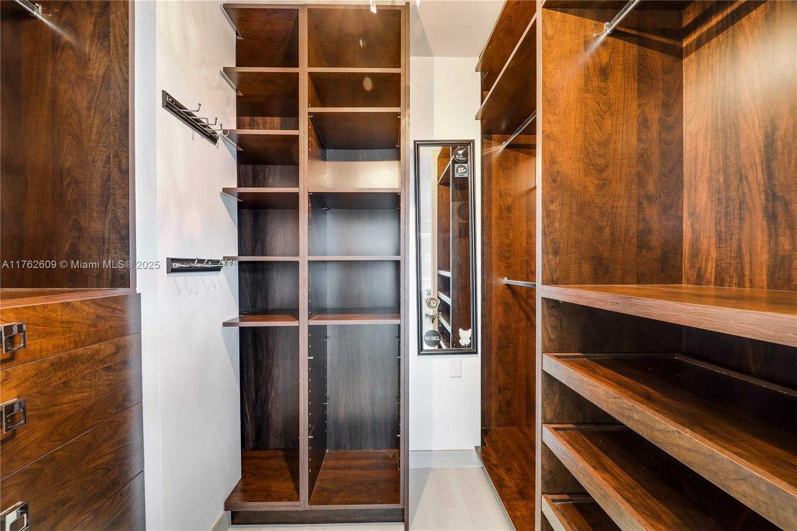 Small Image of 1040 BISCAYNE BLVD #1001, Miami Number 22