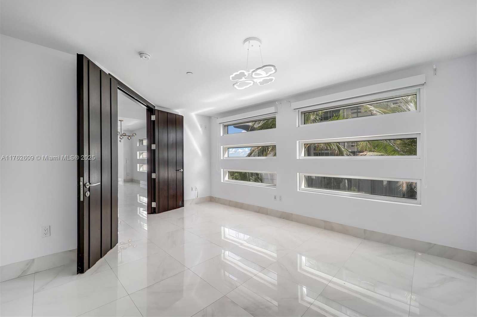 Small Image of 1040 BISCAYNE BLVD #1001, Miami Number 23