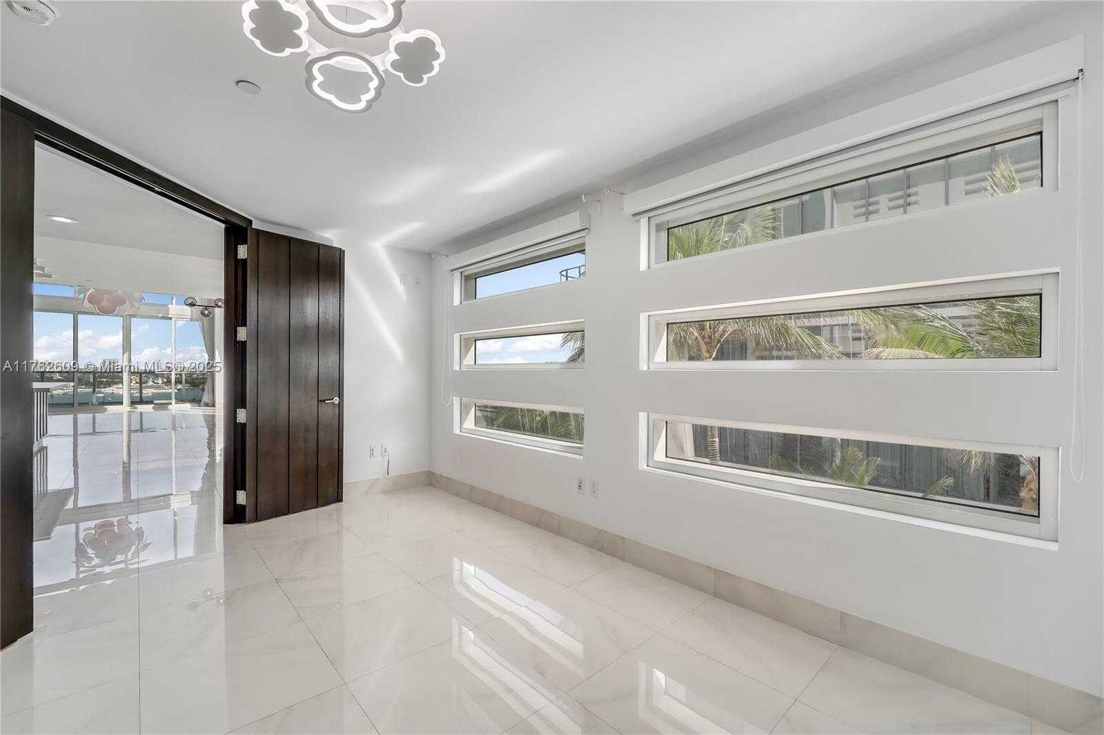 Small Image of 1040 BISCAYNE BLVD #1001, Miami Number 24