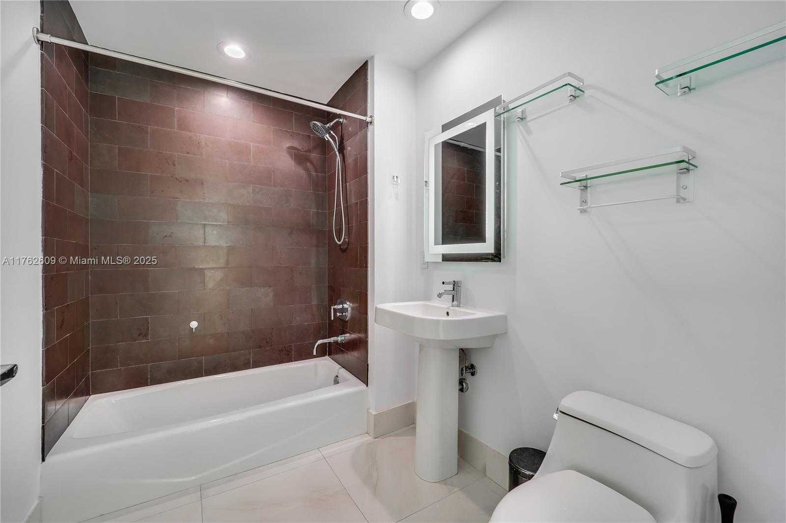 Small Image of 1040 BISCAYNE BLVD #1001, Miami Number 25