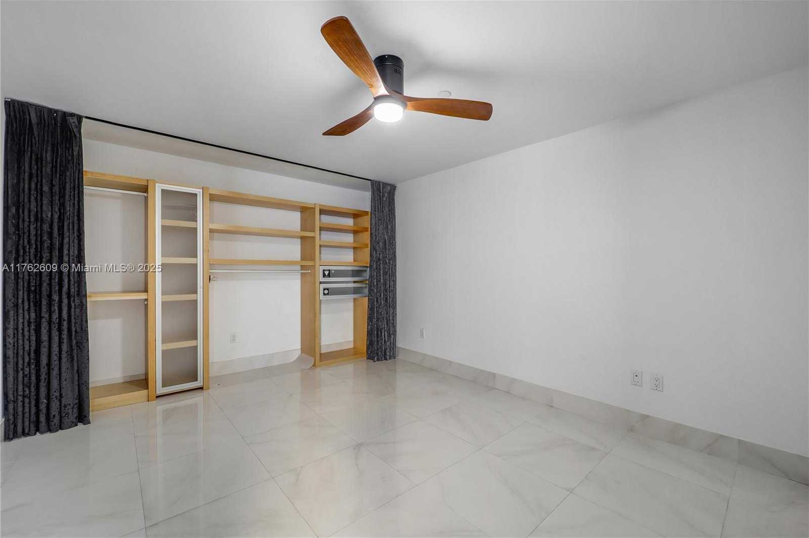 Small Image of 1040 BISCAYNE BLVD #1001, Miami Number 26