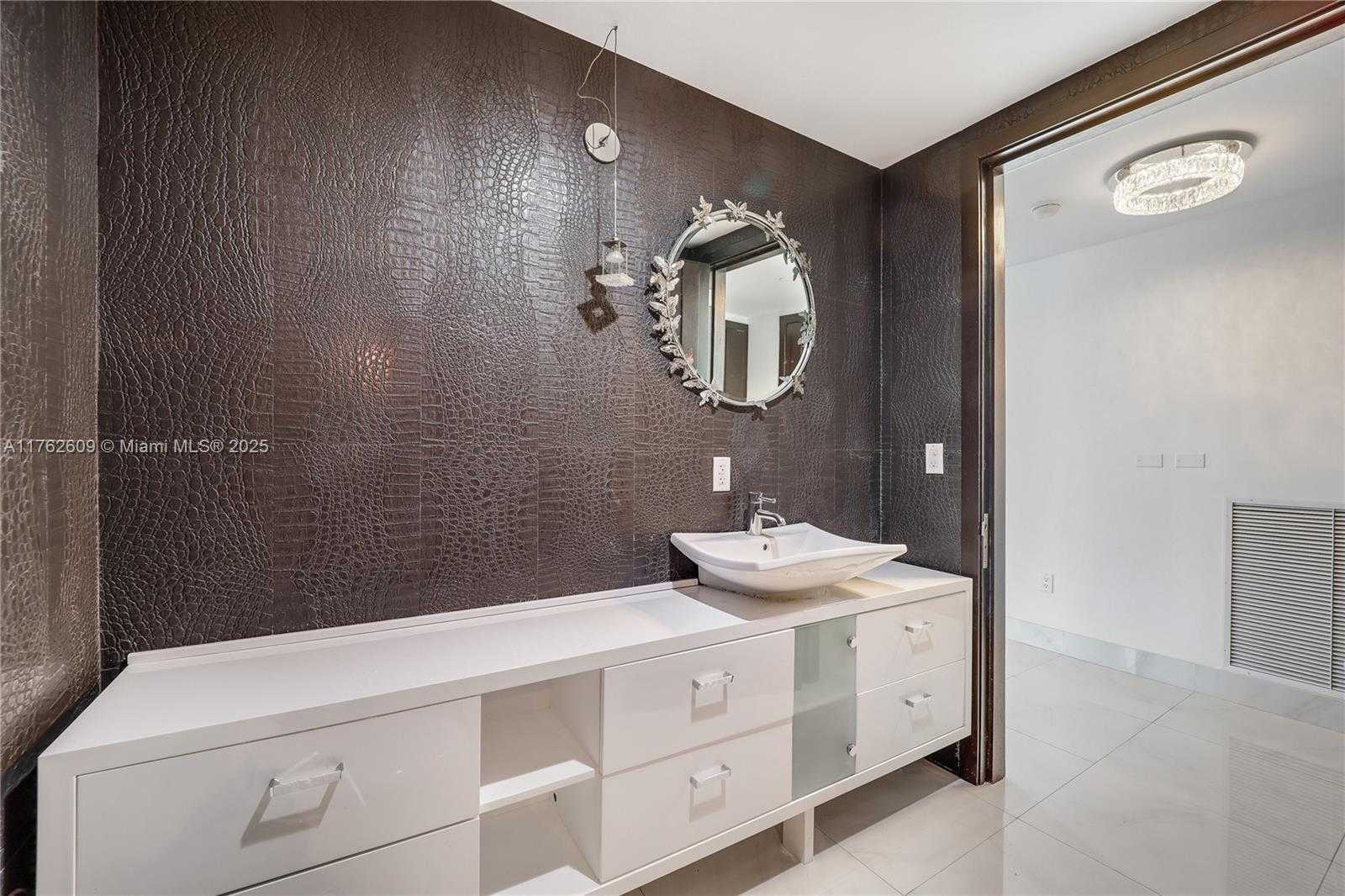 Small Image of 1040 BISCAYNE BLVD #1001, Miami Number 27