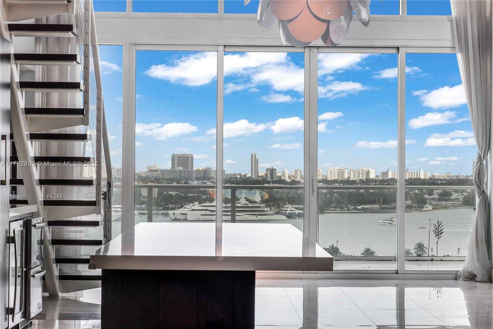 Small Image of 1040 BISCAYNE BLVD #1001, Miami Number 3