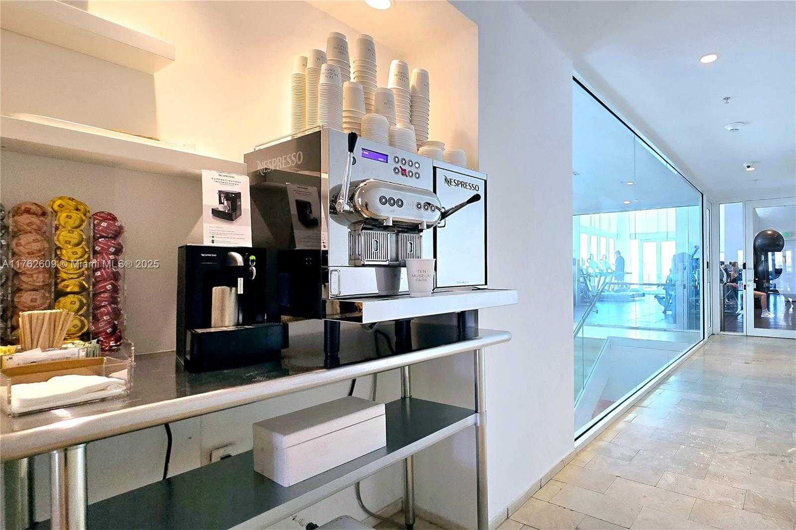 Small Image of 1040 BISCAYNE BLVD #1001, Miami Number 31