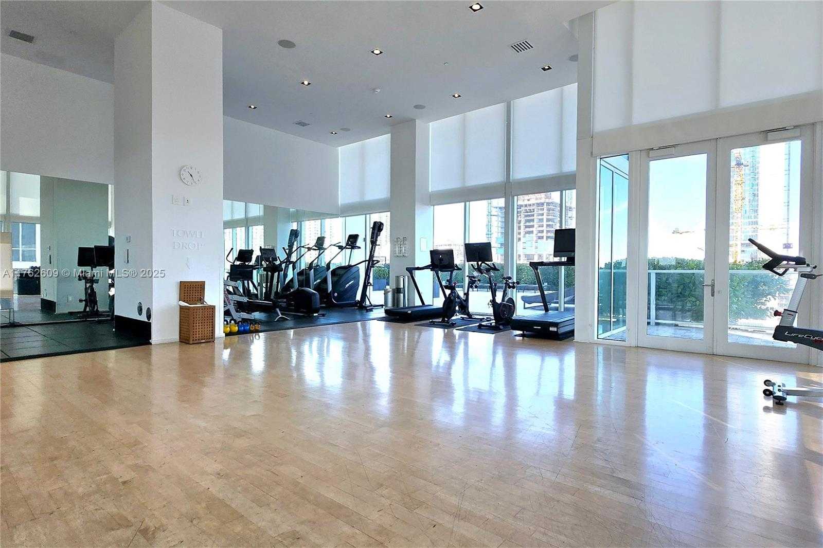 Small Image of 1040 BISCAYNE BLVD #1001, Miami Number 32