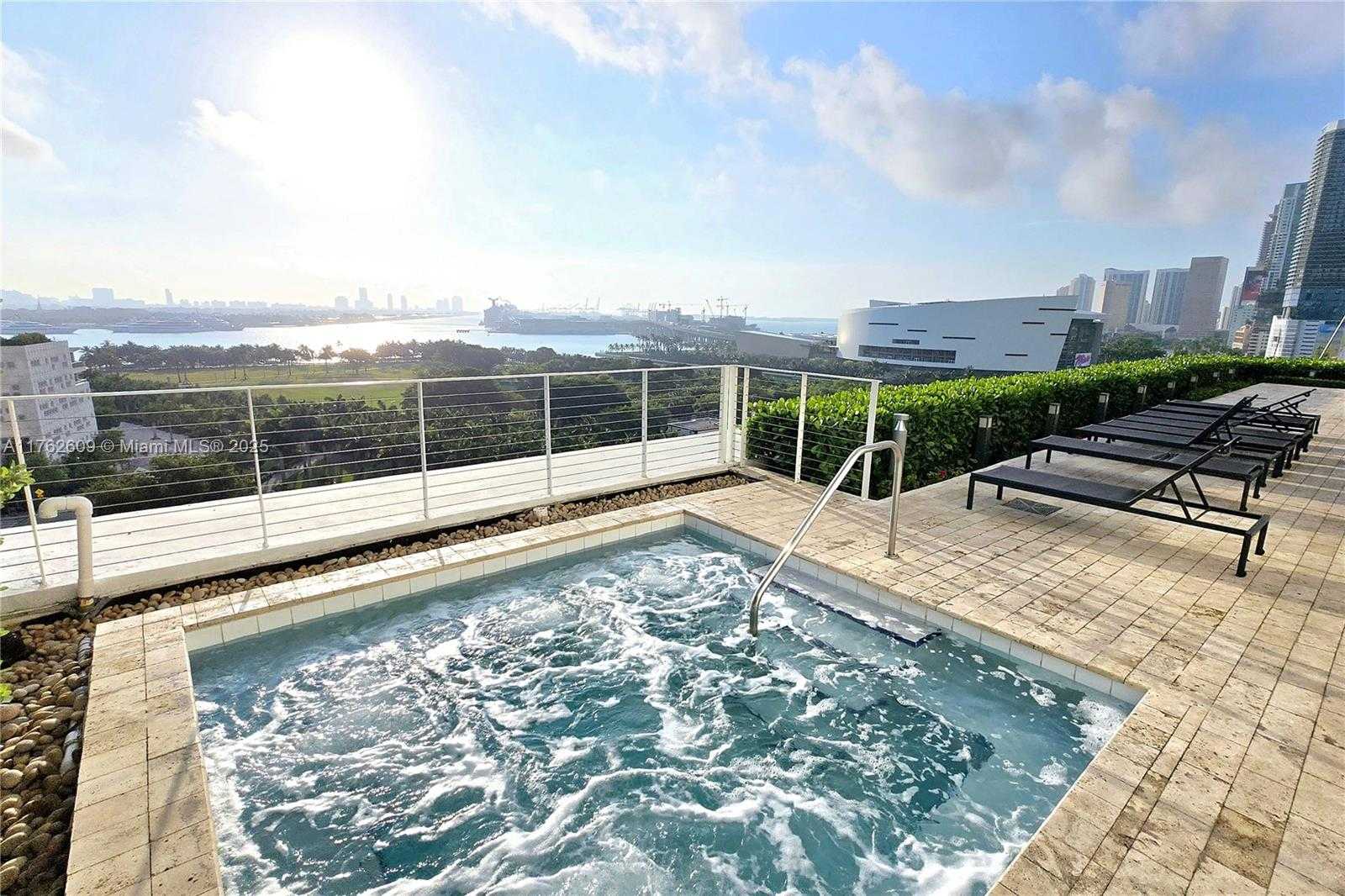 Small Image of 1040 BISCAYNE BLVD #1001, Miami Number 35