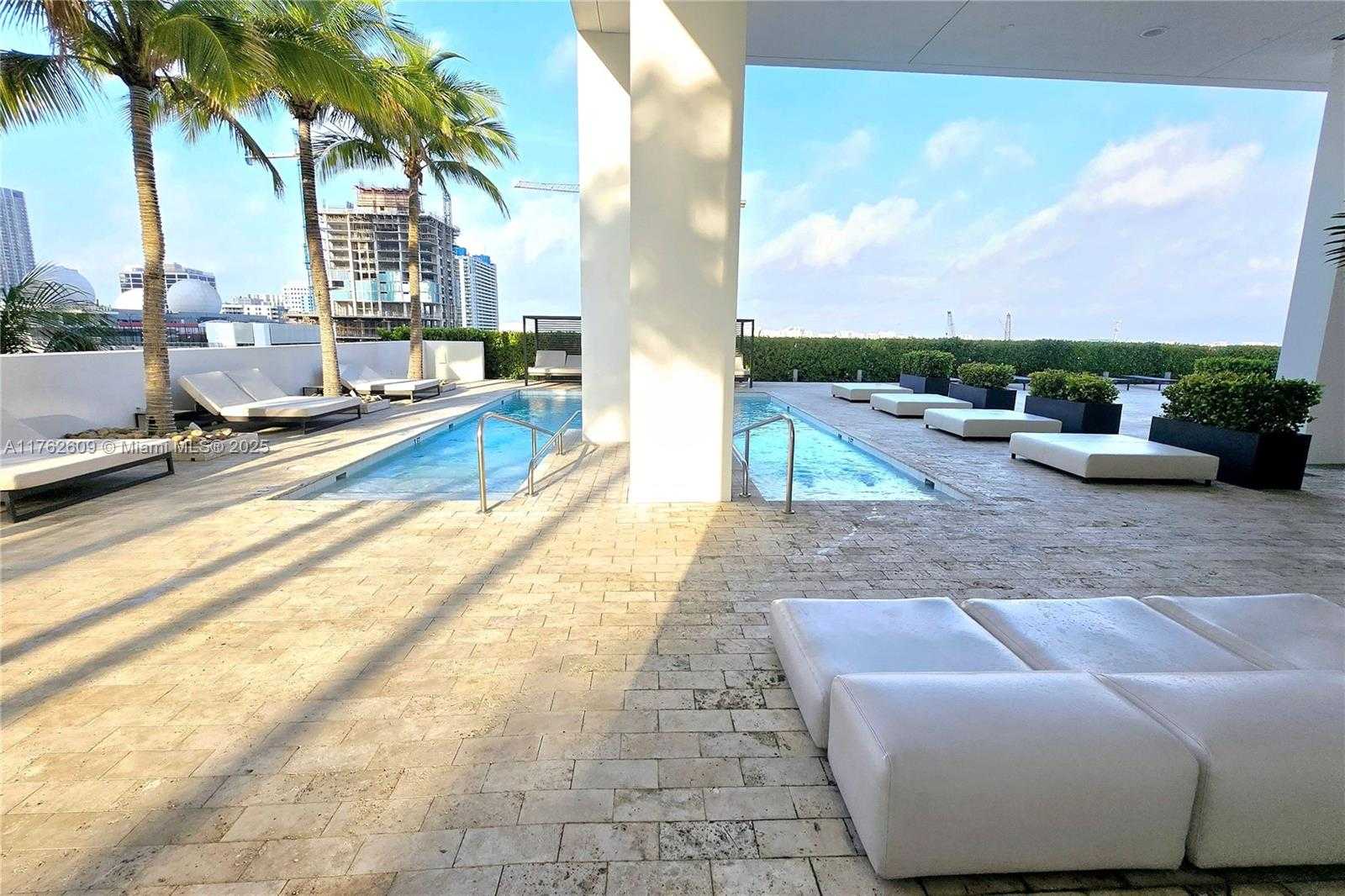 Small Image of 1040 BISCAYNE BLVD #1001, Miami Number 37