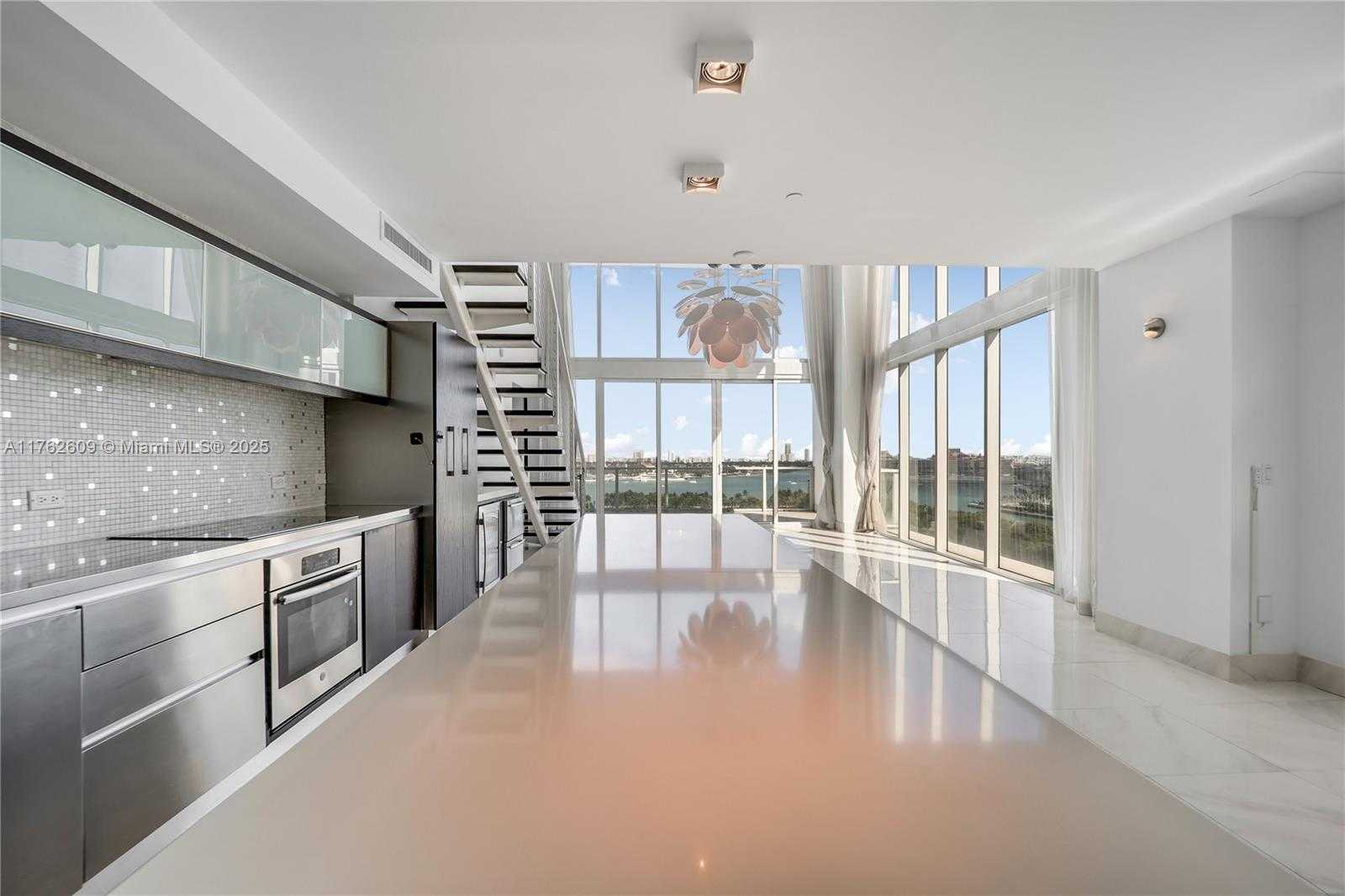 Small Image of 1040 BISCAYNE BLVD #1001, Miami Number 4