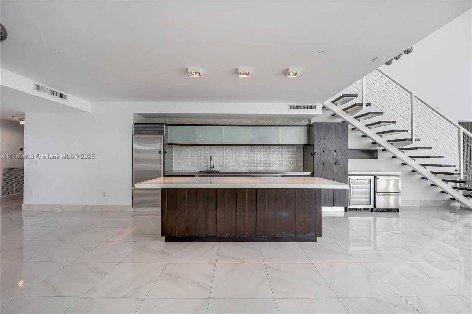 Small Image of 1040 BISCAYNE BLVD #1001, Miami Number 6