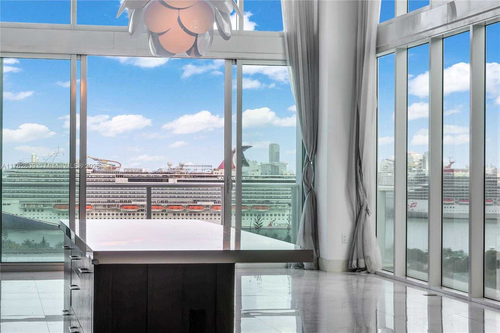 Small Image of 1040 BISCAYNE BLVD #1001, Miami Number 7