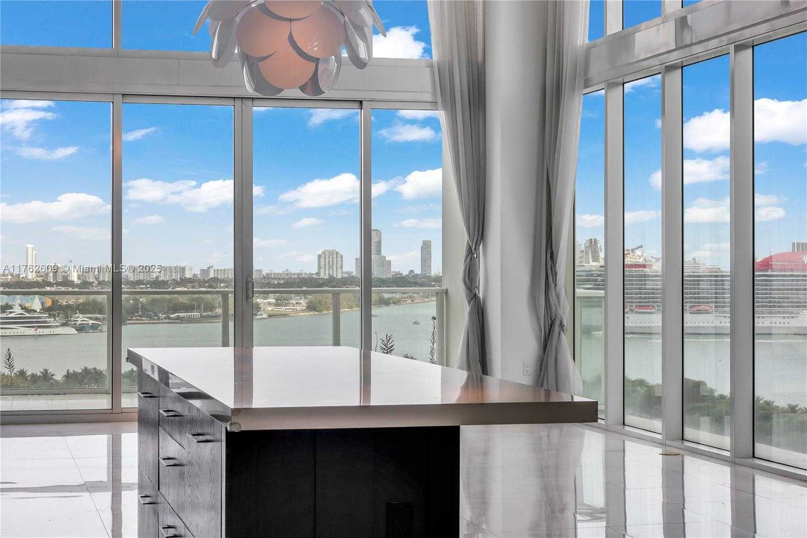 Small Image of 1040 BISCAYNE BLVD #1001, Miami Number 8