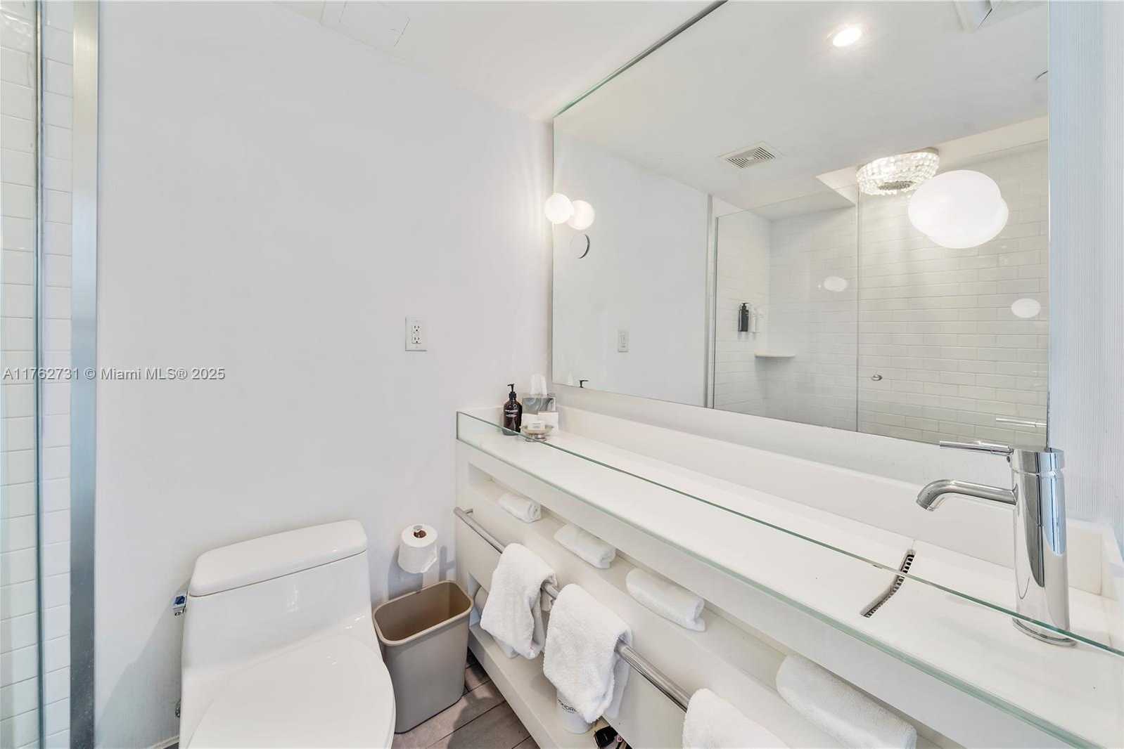 Small Image of 1100 WEST AVE #1212, Miami Beach Number 7