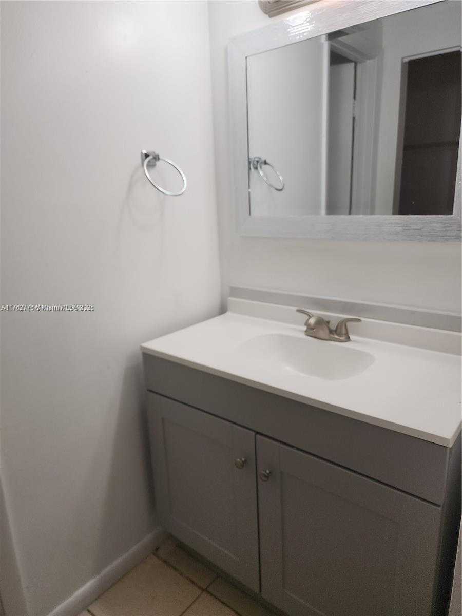 Small Image of 8640 #305, Cutler Bay Number 13