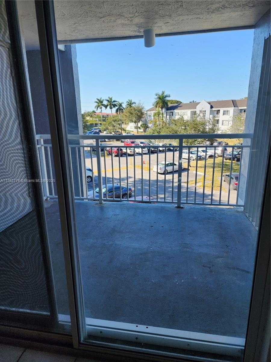 Small Image of 8640 #305, Cutler Bay Number 2