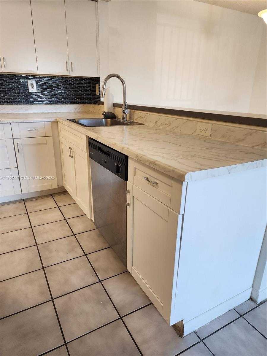 Small Image of 8640 #305, Cutler Bay Number 4