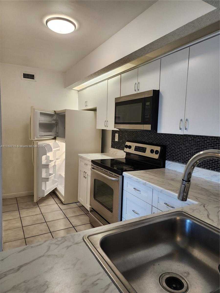Small Image of 8640 #305, Cutler Bay Number 5