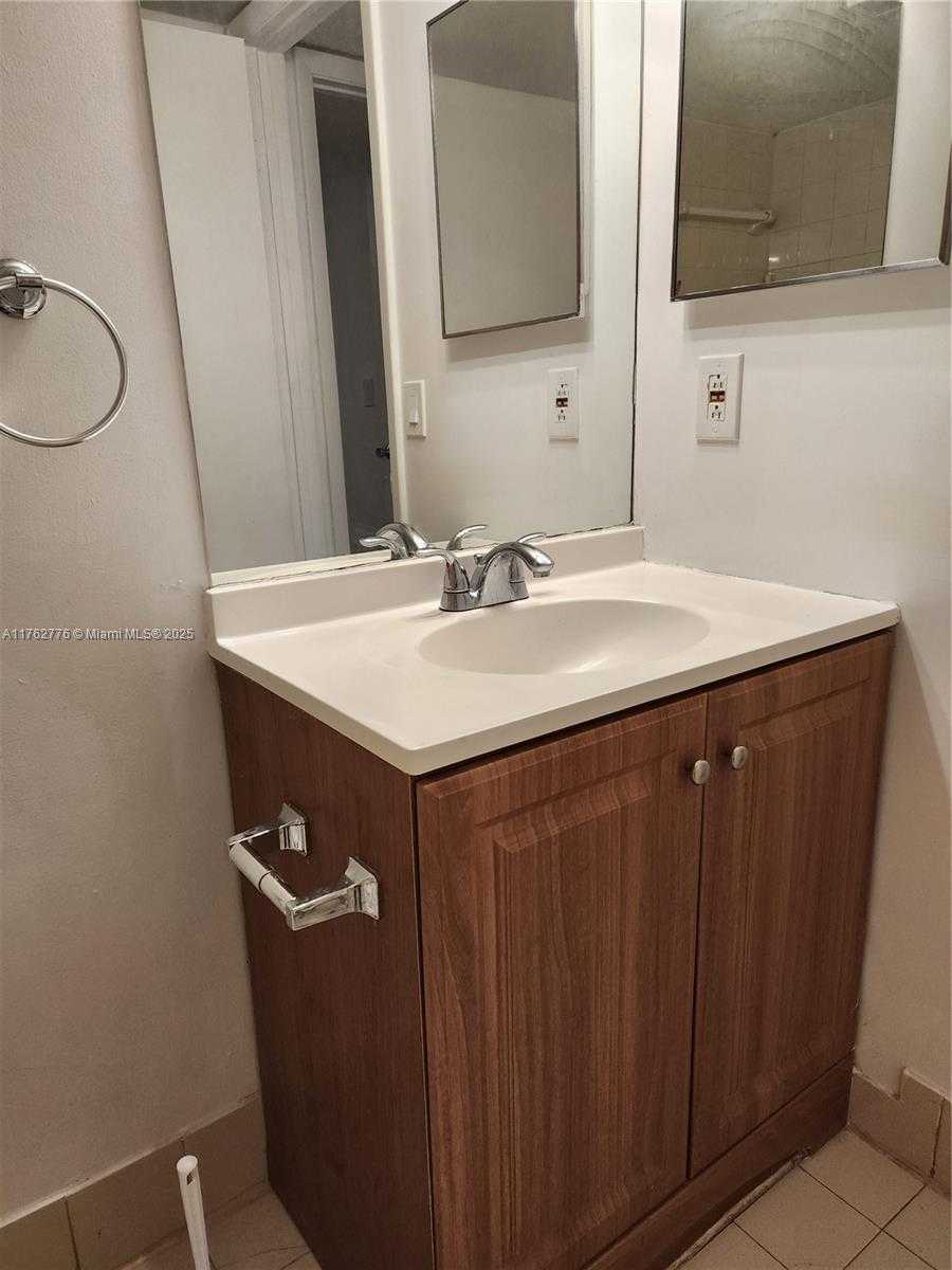 Small Image of 8640 #305, Cutler Bay Number 9