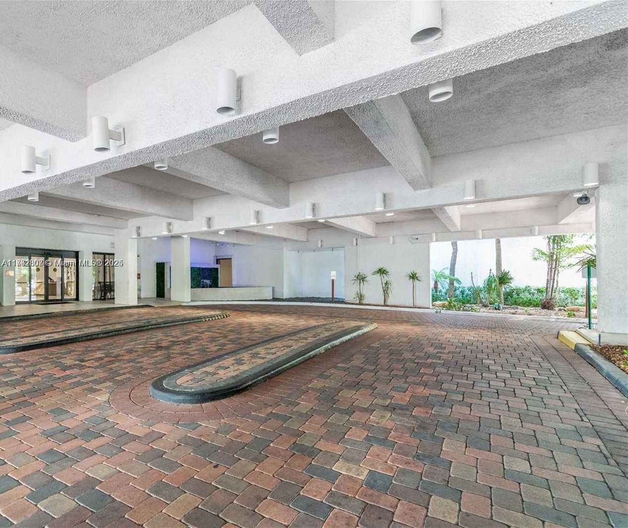 Small Image of 20225 #1816, Aventura Number 13