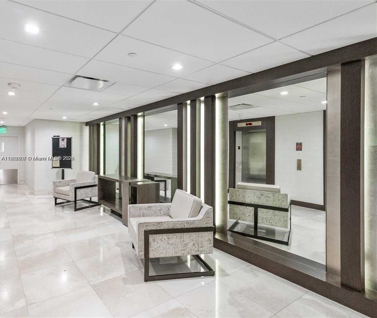 Small Image of 20225 #1816, Aventura Number 14