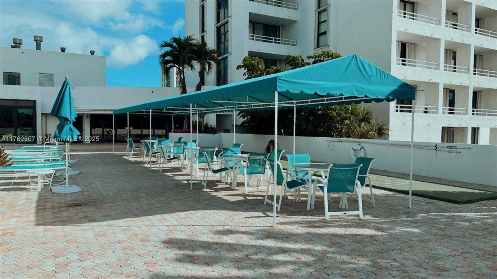 Small Image of 20225 #1816, Aventura Number 30